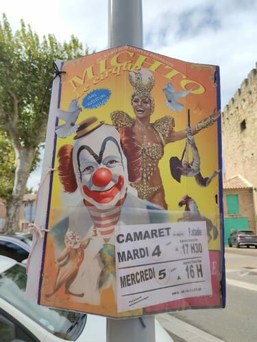 « Michto » le cirque sera en représentation à Camaret le mardi 4 octobre à 17h30 et le mercredi 5 octobre à 16h00 sur le parking du Stade