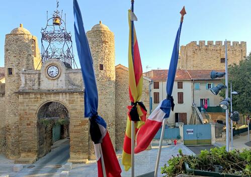La mairie de Camaret rend hommage à Sa Majesté la Reine Elizabeth II et met les drapeaux de l'Hôtel de Ville en berne